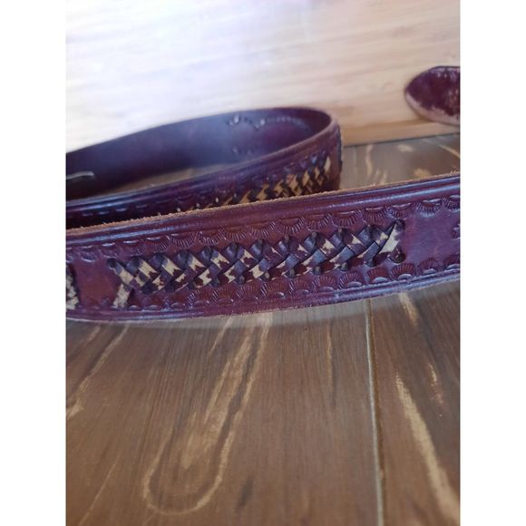 Mens Leather Tooled Scorpion Belt Well Worn Scuffed Size 42 - Picture 3 of 6